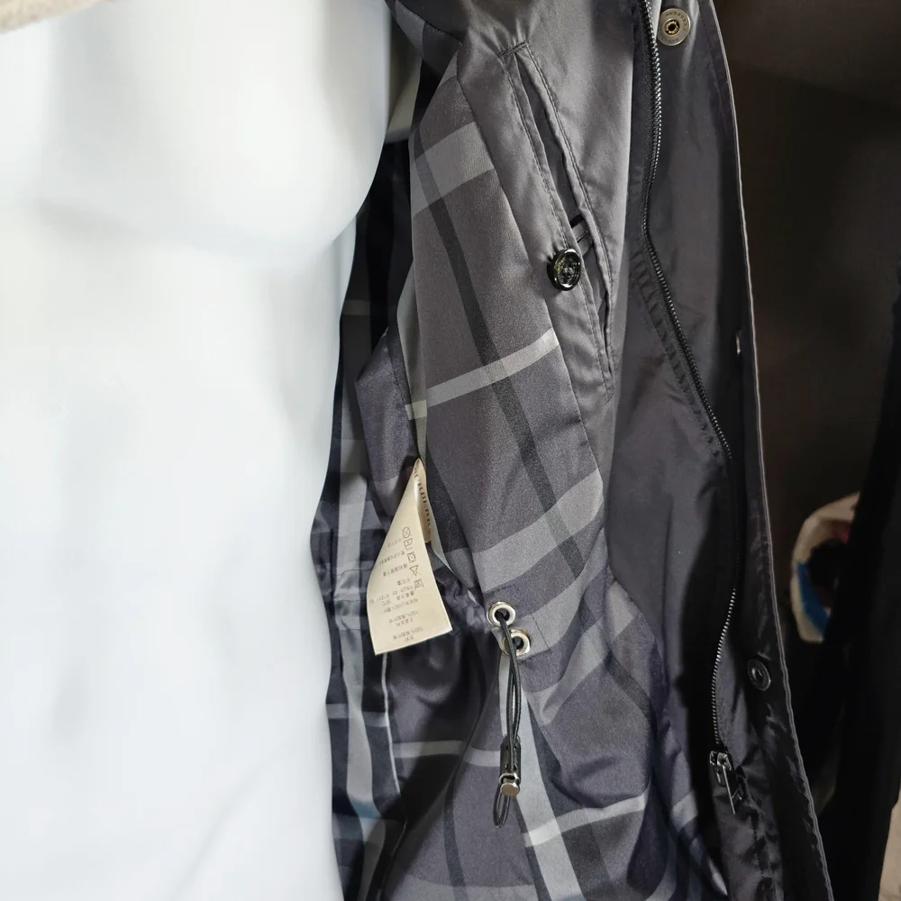 ✨️ Burberry Hooded Jacket  ✨️ - Picture 4 of 16